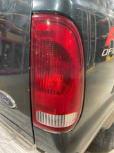 Load image into Gallery viewer, TAIL LIGHT LAMP ASSEMBLY F150 Pickup F250 Pickup F250HD 97-07 Right - NW667749

