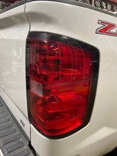 Load image into Gallery viewer, [INVENTORYCAR_YEAR_MAKE_MODEL] TAIL LIGHT LAMP ASSEMBLY Right - NW668699
