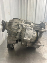 Load image into Gallery viewer, Transfer Case  CT6 2017 - NW668604
