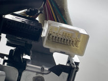 Load image into Gallery viewer, INFO-GPS SCREEN SC430 2005 05 2006 06 2007 07 2008 08 2009 09 - NW669106
