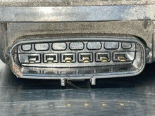 Load image into Gallery viewer, THROTTLE BODY Toyota Highlander Camry Scion TC Rav 4 Sienna Venza 2009 09 10 11 - NW669345
