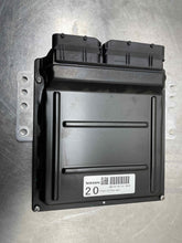 Load image into Gallery viewer, ECU ECM COMPUTER Nissan 350Z 2004 04 Auto Convertible - NW671073
