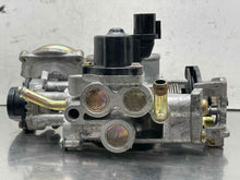Load image into Gallery viewer, THROTTLE BODY Eclipse Sebring Stratus 2000 00 01 - 05 - NW672864
