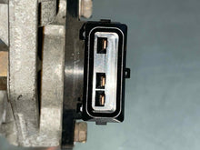Load image into Gallery viewer, THROTTLE BODY Eclipse Sebring Stratus 2000 00 01 - 05 - NW672864
