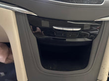 Load image into Gallery viewer, Temperature Controls Cadillac XT5 2018 - NW676376
