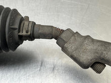 Load image into Gallery viewer, 2016-2017 Jaguar XF XFR STEERING GEAR RACK AND PINION - NW678174

