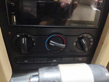 Load image into Gallery viewer, TEMPERATURE CONTROLS Ford Mustang 05 06 07 08 09 - NW677575
