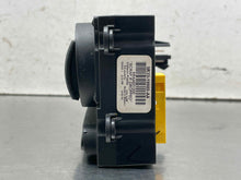 Load image into Gallery viewer, TEMPERATURE CONTROLS Ford Mustang 05 06 07 08 09 - NW677575
