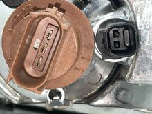 Load image into Gallery viewer, PARKLAMP Ford Mustang 2005 05 2006 06 2007 07 2008 08 2009 09 Right - NW677816
