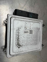 Load image into Gallery viewer, ECU ECM Computer Hyundai Santa Fe 2017 - NW677246
