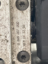 Load image into Gallery viewer, ABS Pump Ford Mustang 1994 - NW681245
