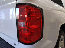 Load image into Gallery viewer, [INVENTORYCAR_YEAR_MAKE_MODEL] TAIL LIGHT LAMP ASSEMBLY Right - NW681947
