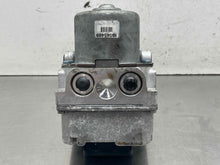 Load image into Gallery viewer, ABS PUMP XLR Corvette 2005 05 2006 06 2007 07 2008 08 - NW683289
