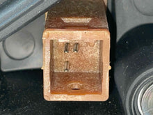 Load image into Gallery viewer, SIDE VIEW MIRROR Toyota Camry 02 03 04 05 06 Right - NW683537
