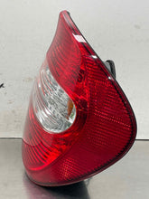 Load image into Gallery viewer, TAIL LIGHT LAMP ASSEMBLY Camry 2002 02 2003 03 2004 04 Right - NW683727

