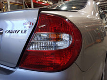 Load image into Gallery viewer, TAIL LIGHT LAMP ASSEMBLY Camry 2002 02 2003 03 2004 04 Right - NW685129
