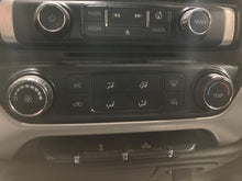 Load image into Gallery viewer, Temperature Controls  SIERRA 2500 PICKUP 2016 - NW686559
