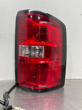Load image into Gallery viewer, [INVENTORYCAR_YEAR_MAKE_MODEL] TAIL LIGHT LAMP ASSEMBLY Right - NW686266
