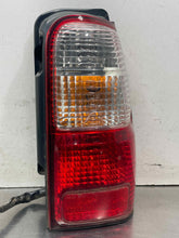 Load image into Gallery viewer, TAIL LIGHT LAMP ASSEMBLY Toyota 4 Runner 2001 01 2002 02 Right - NW689672

