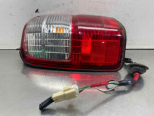 Load image into Gallery viewer, TAIL LIGHT LAMP ASSEMBLY Toyota 4 Runner 2001 01 2002 02 Left - NW689673
