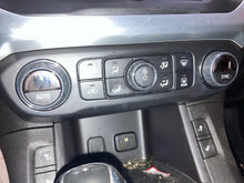 Load image into Gallery viewer, Temperature Controls GMC Acadia 2018 - NW689836
