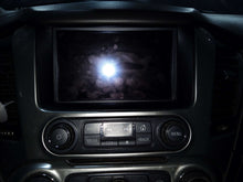 Load image into Gallery viewer, Radio Chevrolet Tahoe 2016 - NW692136

