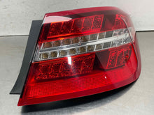 Load image into Gallery viewer, OUTER TAIL LIGHT LAMP E300 E350 E400 E550 E63 10 11 12 13 Right - NW693289
