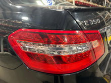 Load image into Gallery viewer, OUTER TAIL LIGHT LAMP E300 E350 E400 E550 E63 10 11 12 13 Left - NW696685
