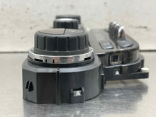 Load image into Gallery viewer, Temperature Controls GMC Yukon 2018 - NW696537
