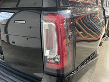 Load image into Gallery viewer, [INVENTORYCAR_YEAR_MAKE_MODEL] TAIL LIGHT LAMP ASSEMBLY Right - NW696408
