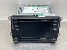 Load image into Gallery viewer, RADIO Volkswagen Tiguan 2016 16 2017 17  AM FM CD SD NAV - NW698287
