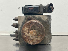 Load image into Gallery viewer, ABS ANTI-LOCK BRAKE PUMP F250SD Pickup F350SD Pickup 14 15 16 - NW699794
