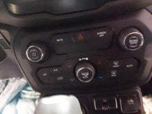 Load image into Gallery viewer, Temperature Controls Jeep Renegade 2018 - NW701833
