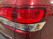 Load image into Gallery viewer, TAIL LIGHT LAMP ASSEMBLY Grand Cherokee 15 16 17 18 19 20 Right - NW702811
