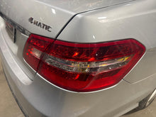 Load image into Gallery viewer, OUTER TAIL LIGHT LAMP E300 E350 E400 E550 E63 10 11 12 13 Right - NW702830
