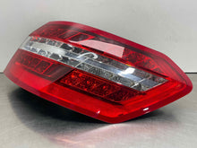 Load image into Gallery viewer, OUTER TAIL LIGHT LAMP E300 E350 E400 E550 E63 10 11 12 13 Right - NW702830
