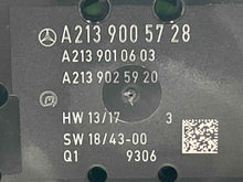 Load image into Gallery viewer, Radio  MERCEDES E-CLASS 2020 - NW703275
