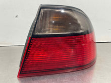 Load image into Gallery viewer, OUTER TAIL LIGHT LAMP Saab 9-5 1999 99 2000 00 2001 01 Right - NW707286
