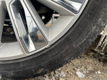 Load image into Gallery viewer, WHEEL RIM Escalade Escalade ESV 15-18 22x9 22x9, 6 lug, 5-1/2" - DG184569
