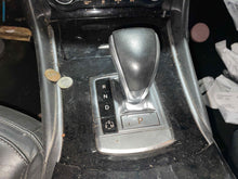 Load image into Gallery viewer, Floor Shifter  INFINITI QX30 2017 - NW575853
