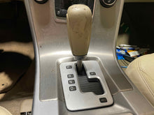 Load image into Gallery viewer, Floor Shifter  VOLVO 60 SERIES 2012 - NW648947
