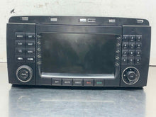 Load image into Gallery viewer, RADIO Mercedes-Benz R320 R350 R500 R63 2007 07 - NW139206
