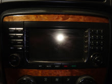 Load image into Gallery viewer, RADIO Mercedes-Benz R320 R350 R500 R63 2007 07 - NW139206
