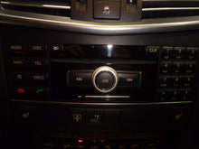 Load image into Gallery viewer, Radio  MERCEDES E-CLASS 2010 - NW138762
