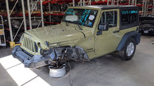 Load image into Gallery viewer, TRANSFER CASE Wrangler 07 08 09 10 11 12 13 14 15 16 17 18 - NW404521
