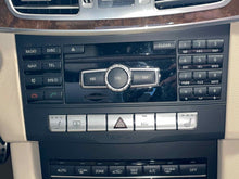 Load image into Gallery viewer, Radio  MERCEDES E-CLASS 2015 - NW517436

