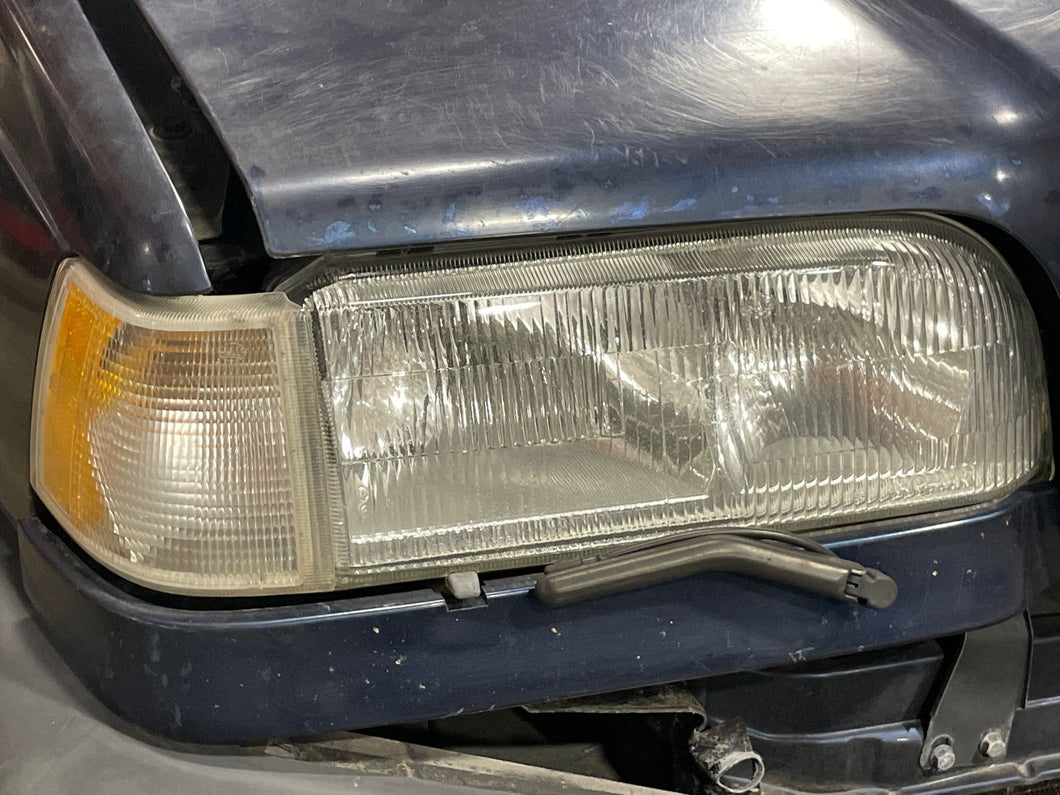 HEADLIGHT LAMP ASSEMBLY Volvo 850 94 95 96 97 Left - NW444582