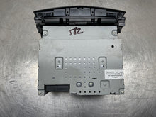 Load image into Gallery viewer, RADIO Mercedes-Benz C230 C300 C350 2008 08 - NW445123
