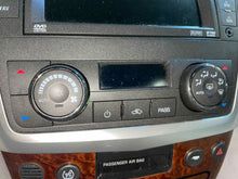 Load image into Gallery viewer, Temperature Controls Cadillac SRX 2007 - NW519984
