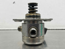 Load image into Gallery viewer, FUEL PUMP 550i 550i Gt 650i 750 HYBRID 750i 750il Active 7 Alpina 08-15 - NW712598

